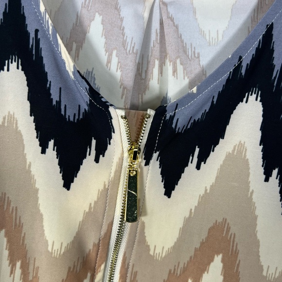 Tacera Monochrome Patterned Top - Picture 6 of 16